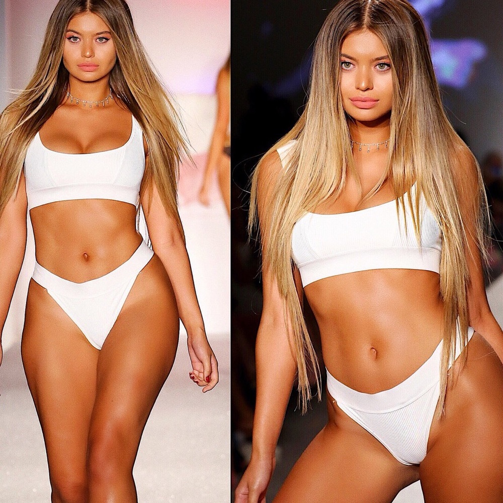 Frankie’s bikinis Drew top in White🤍